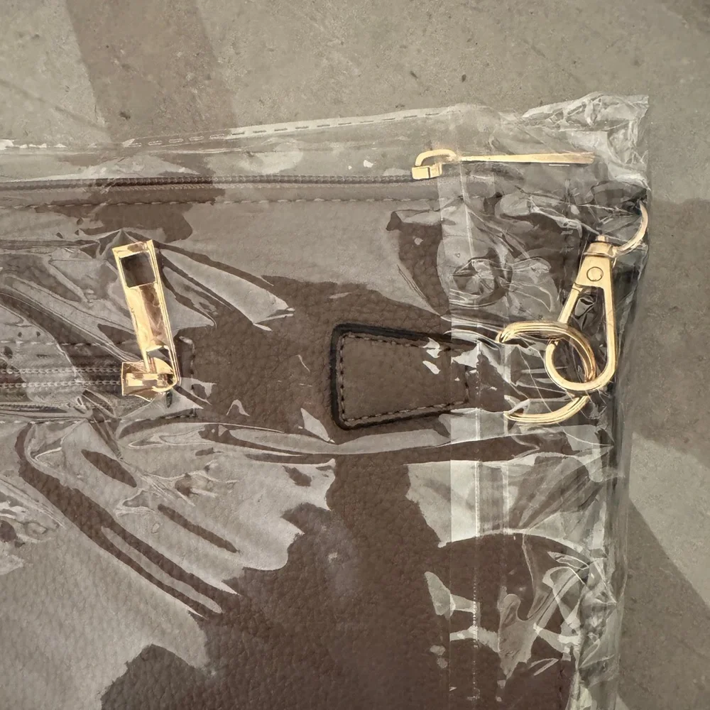 BRAND NEW! GUESS Zip Clutch - Picture 3 of 5